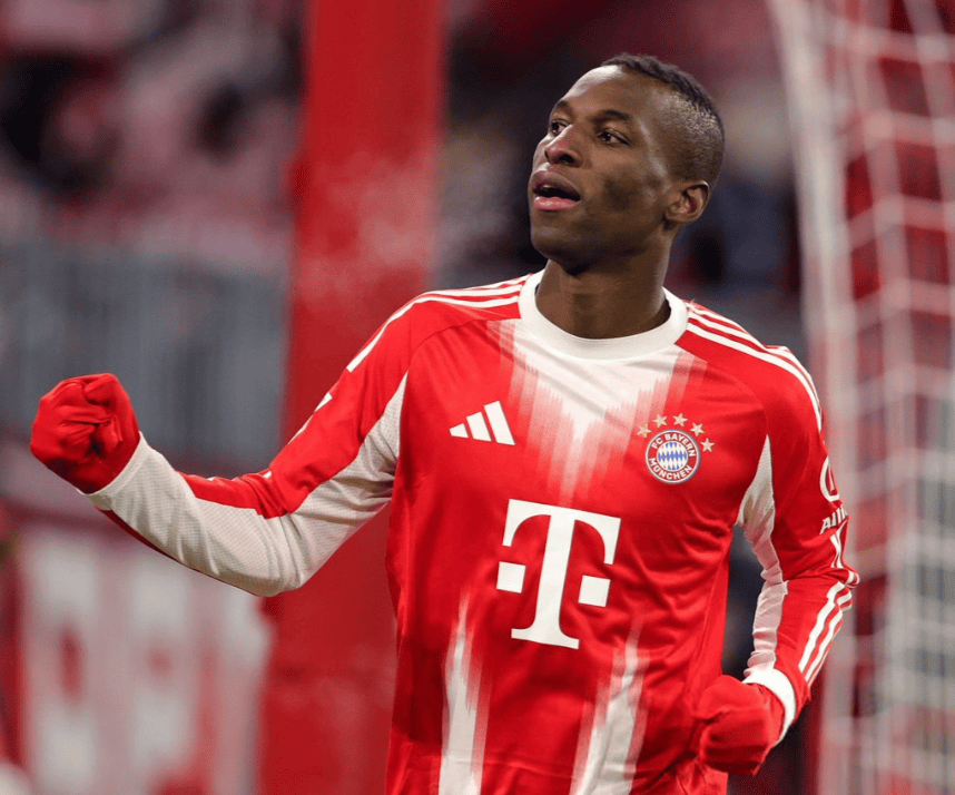 太残暴了！杰克逊蹬踏对手脚踝直红，球迷：切尔西出品自带红牌